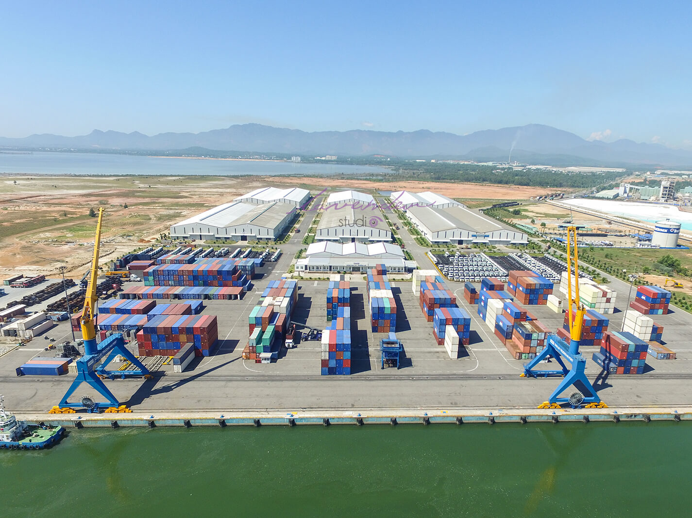 Dịch vụ chụp ảnh quay phim bằng flycam ở Đà nẵng Dịch vụ chụp ảnh quay phim bằng flycam ở Đà nẵng