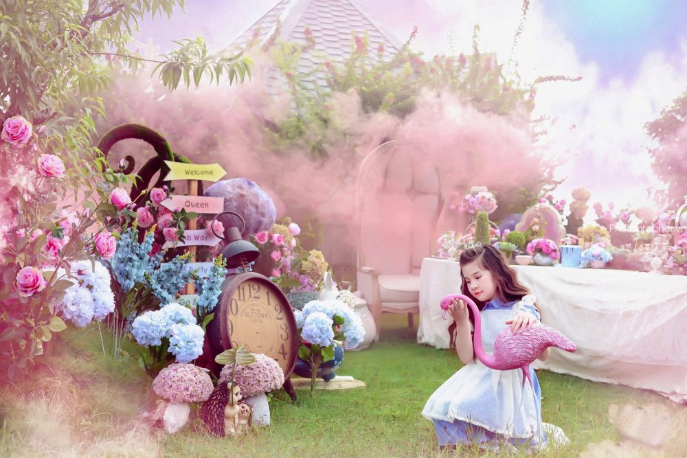 Tạo dáng chụp ảnh nghệ thuật tết cho bé gái 