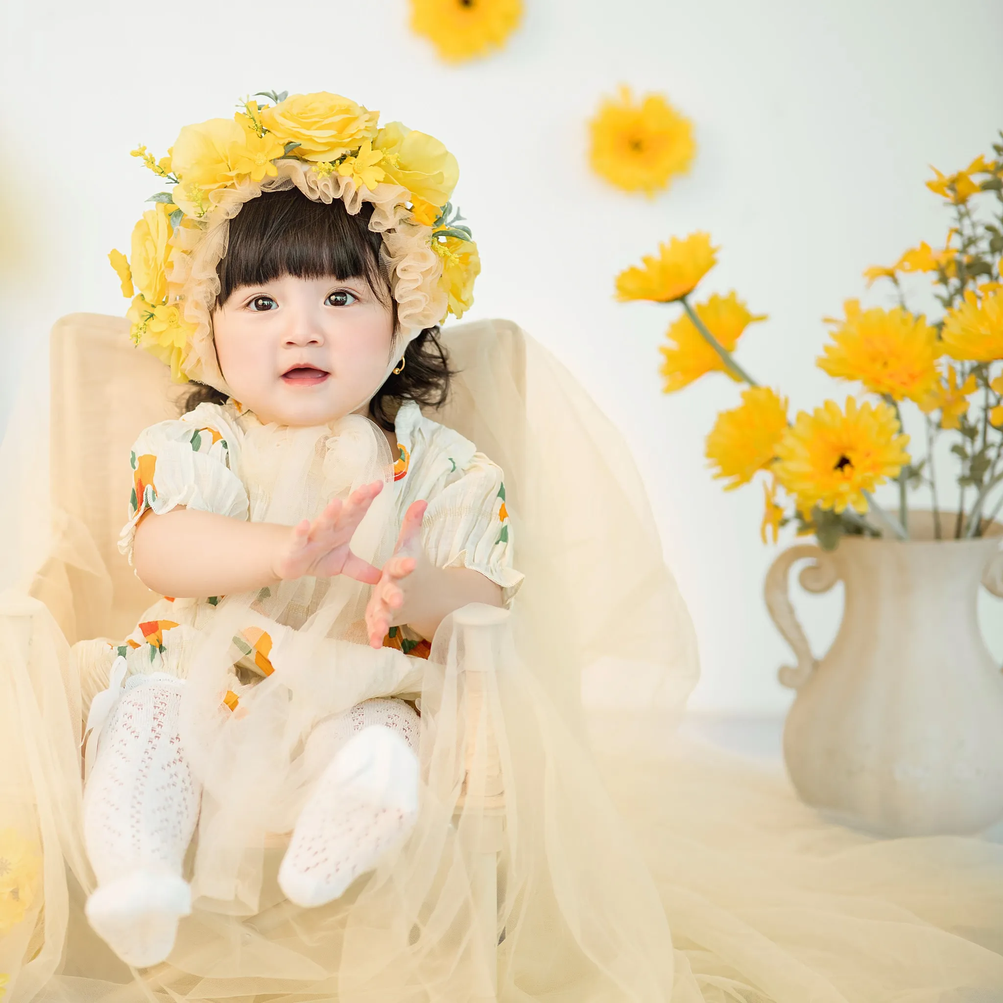 Tạo dáng chụp ảnh nghệ thuật tết cho bé gái 