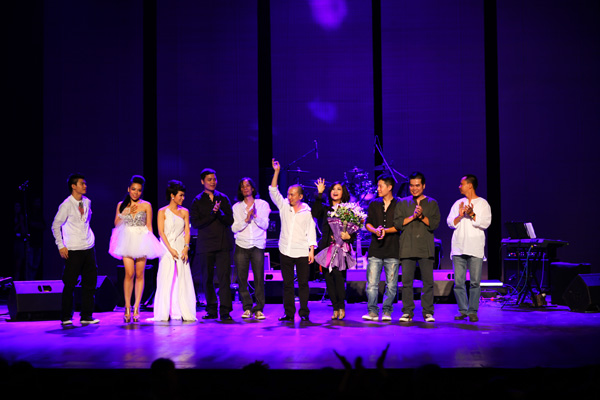 Tham khảo 10 studio chụp ảnh tiệc cuối năm tại Đà Nẵng năm 2025