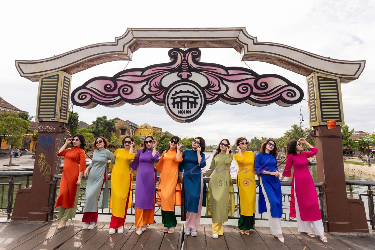 Dịch vụ chụp áo dài nhóm cùng bạn bè ở Hội An giá rẻ Dịch vụ chụp áo dài nhóm cùng bạn bè ở Hội An giá rẻ