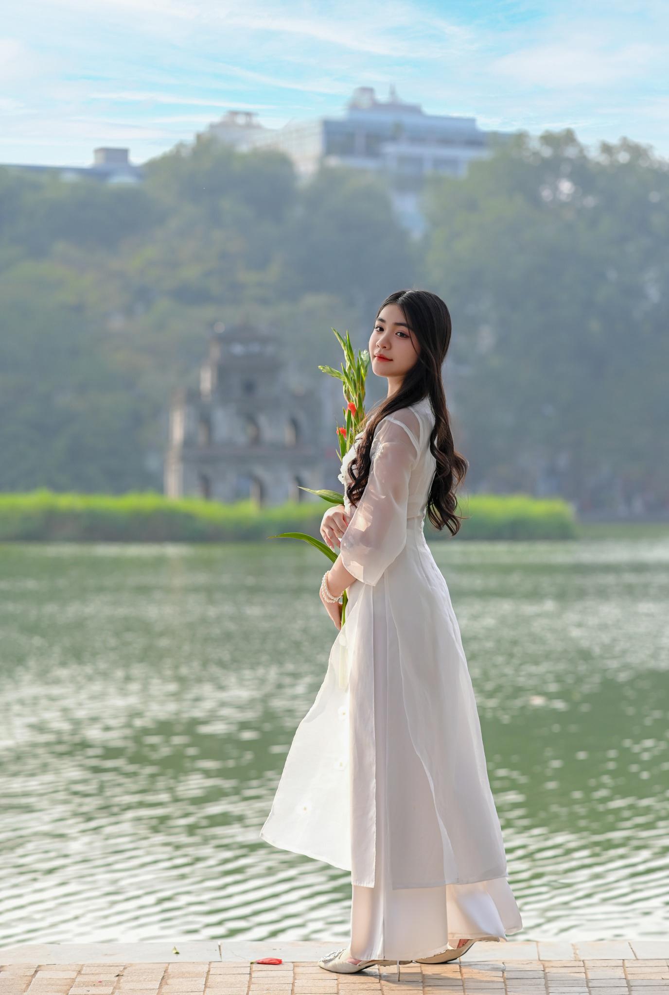 Những bộ ảnh đứng chụp với áo dài siêu lãng mạn không thể bỏ qua