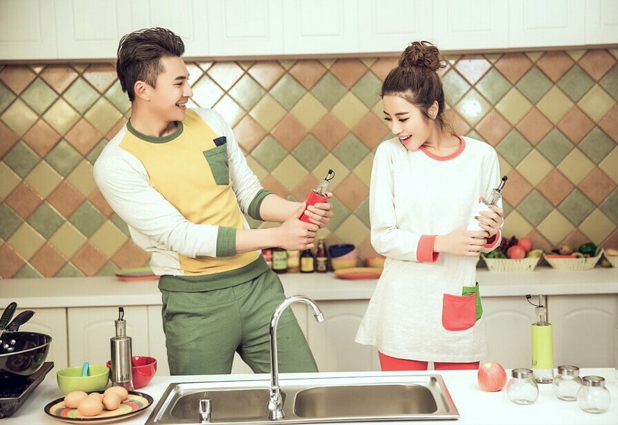 Cách tạo dáng chụp hình cặp đôi: Nghệ thuật biểu hiện tình yêu