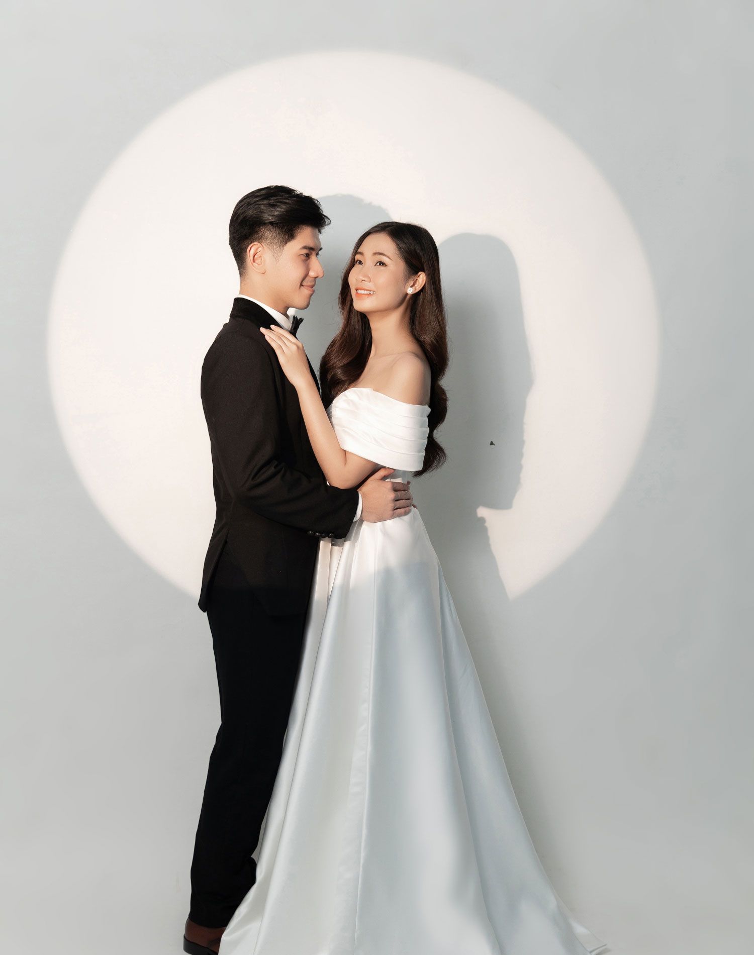 Cập nhật 8/2025: Concept tạo dáng chụp ảnh cưới đẹp lung linh