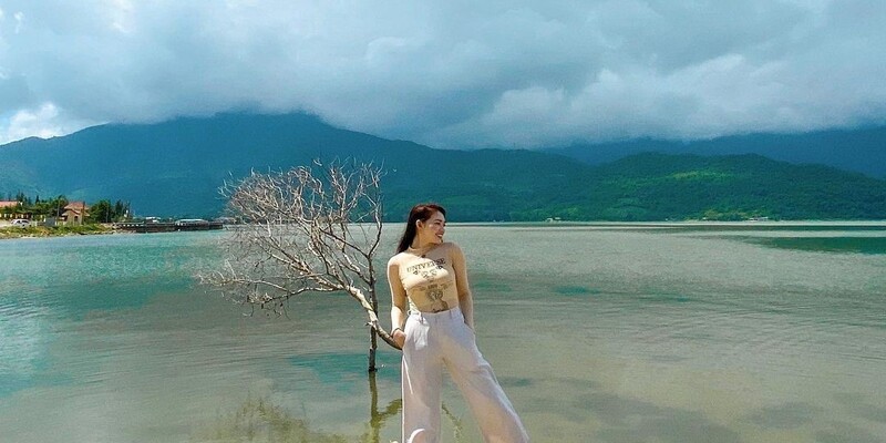 Mẹo tạo dáng chụp hình ở lăng Cô - Huế đẹp không phải ai cũng biết Mẹo tạo dáng chụp hình ở lăng Cô - Huế đẹp không phải ai cũng biết