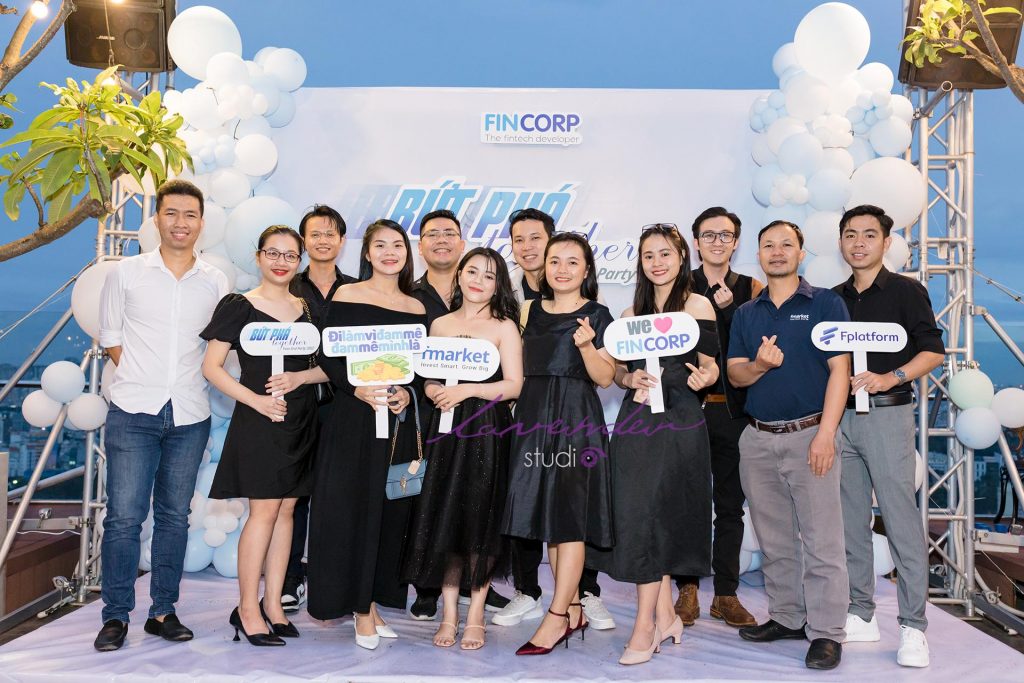 Top phong cách chụp ảnh Year End Party được doanh nghiệp ưa chuộng nhất hiện nay