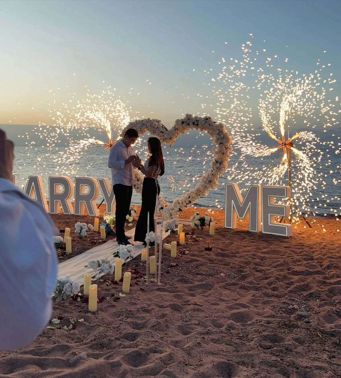 Trang trí cầu hôn – Kinh nghiệm chuẩn bị & Các phong cách được yêu thích Trang trí cầu hôn – Kinh nghiệm chuẩn bị & Các phong cách được yêu thích