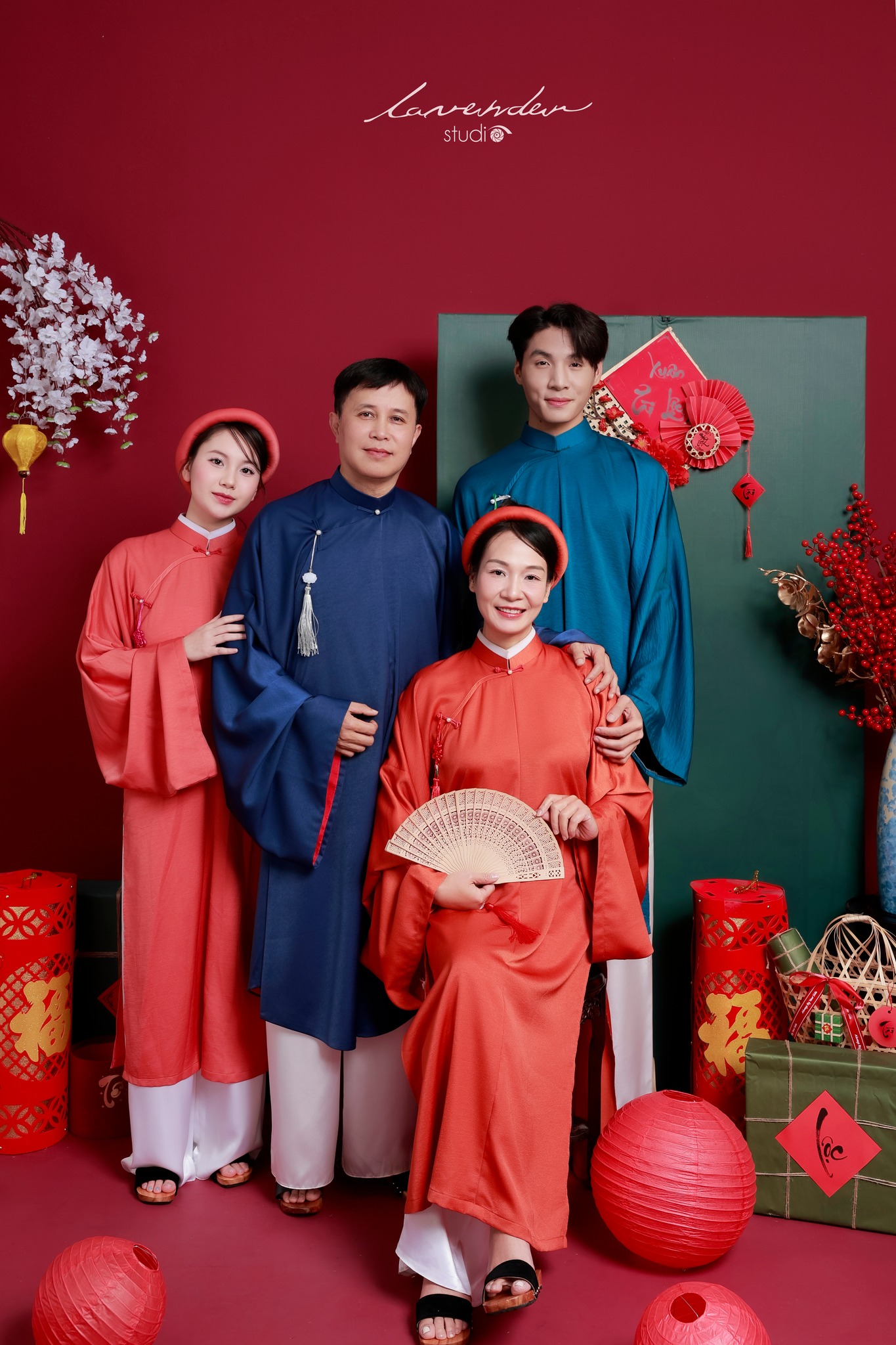 Chụp ảnh gia đình tết 2026: Trang phục và concept phổ biến Chụp ảnh gia đình tết 2026: Trang phục và concept phổ biến