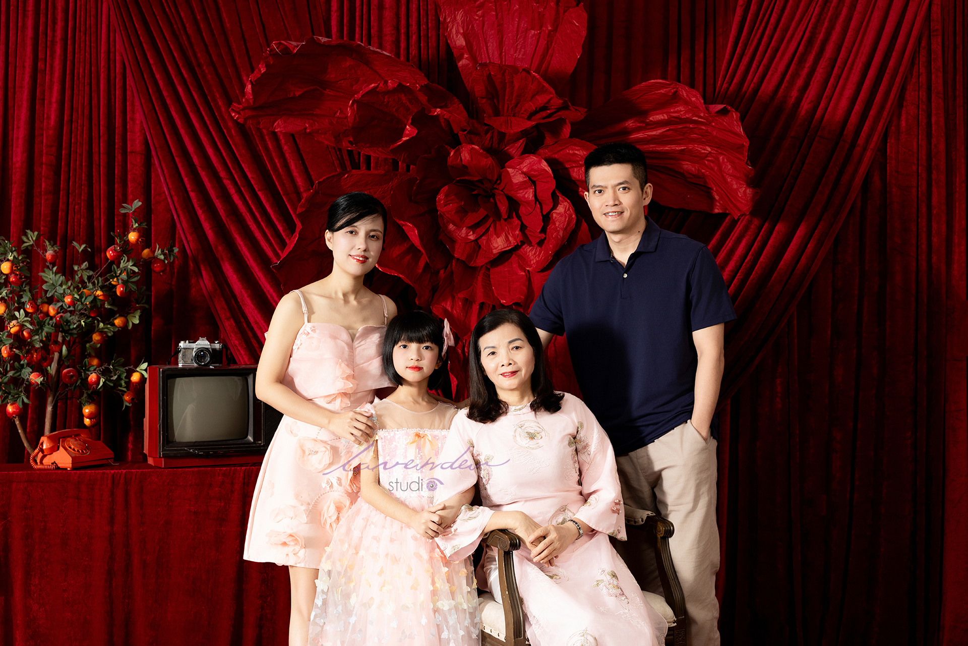 10 concept chụp ảnh gia đình 4 người dịp Tết được yêu thích nhất 10 concept chụp ảnh gia đình 4 người dịp Tết được yêu thích nhất