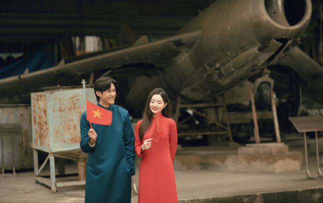 Chụp ảnh couple áo dài 2026 – Dịu dàng và sang trọng Chụp ảnh couple áo dài 2026 – Dịu dàng và sang trọng