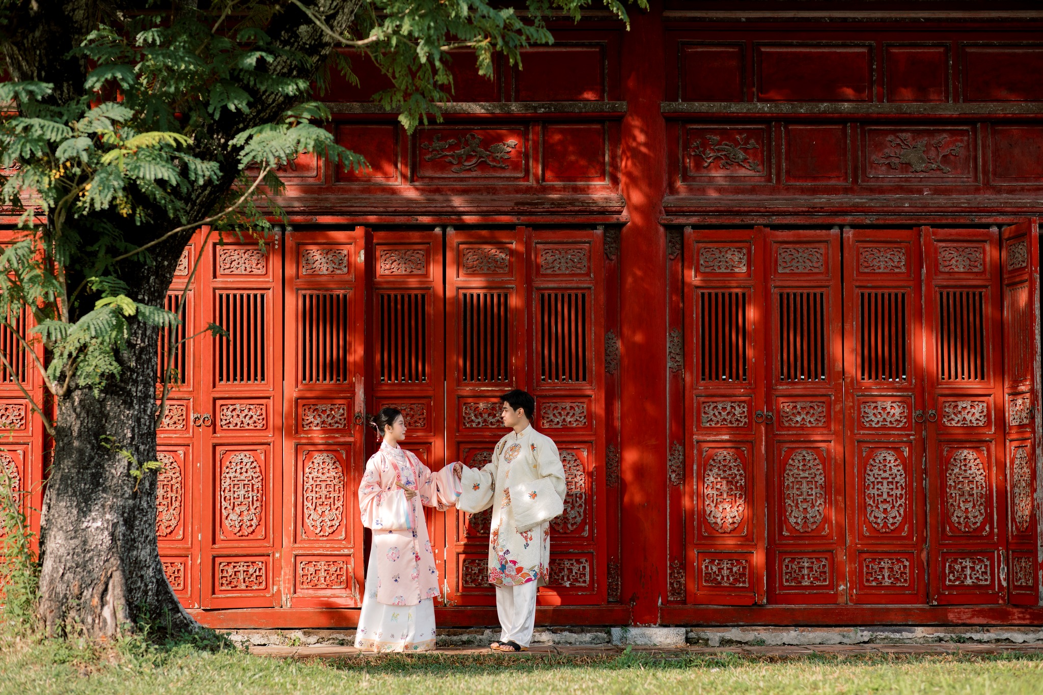 Chụp ảnh couple áo dài ở đại nội Huế cực thơ mộng
