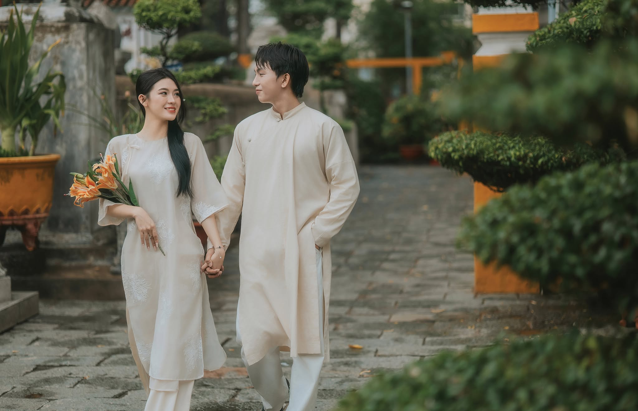 Giá chụp hình áo dài cho một bộ ảnh đẹp (1) Giá chụp hình áo dài cho một bộ ảnh đẹp (1)